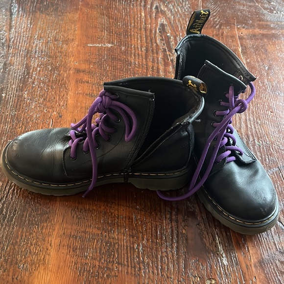 Kids Dr. Martens 8 hole size US 3 - Picture 4 of 4